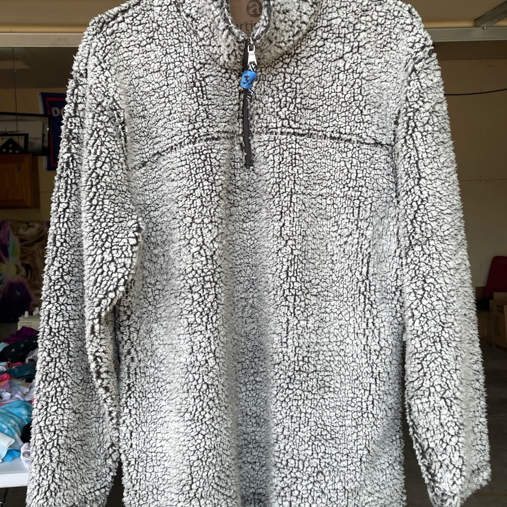 Woman’s fleece pull over
